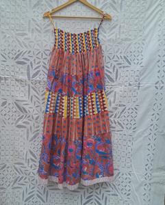 กระโปรงผ้าฝ้ายพิมพ์ลายบล็อกขายส่ง ทรงยาว เอวสม็อค จับจีบแบบหลายชั้น เหมาะสำหรับงานเทศกาล เสื้อผ้าผู้หญิง - Product Image 2