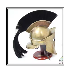 Support mural d'exposition en métal vieilli artisanal, conçu pour un casque spartiate avec une longue pointe et une plume rouge dans un style traditionnel moderne - Product Image 2