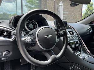 Aston Martin DB11 V12 Coupé RWD 2017 d'occasion, excellent état, prêt à être expédié - Product Image 2