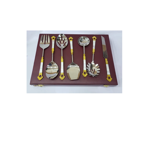 Cubiertos de acero inoxidable Caja de regalo de latón personalizada Boda Diseño de latón Premium Cuchara de diseño atractivo dorado y plateado - Product Image 1