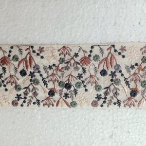 Rubans brodés à la machine sur mesure et lacets pour robes de mariée Divers modèles et fils multicolores - Product Image 2