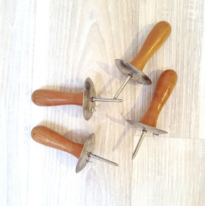 Porte-maïs de luxe en forme de tige de maïs dorée avec des pointes en acier inoxydable, décoratif pour des repas élégants et des barbecues - Product Image 2