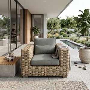 Fauteuil d'extérieur moderne en rotin tressé naturel avec coussin couleur naturelle et accoudoirs larges, pour aménagement de patio et décoration - Product Image 2