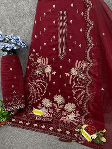 Costume pakistanais dynamique avec broderie luxueuse idéal pour les mariages et les rassemblements spéciaux pour l'exportation - Product Image 4