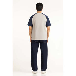 เสื้อยืดคอตตอน 100% รุ่น Relax Fit MN-TS-SS26-008-A ผ้าเจอร์ซีย์อัดแน่น น้ำหนัก 300 กรัม ลายเรียบ แขนเสื้อแบบแร็กแลน แต่งขอบตัดสี - Product Image 3