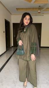 Hermoso Salwar Kameez de Diseñador para Mujer con Interior y Plazzo-Dupatta, Trabajo con Hilos y Lentejuelas para Fiestas - Product Image 6