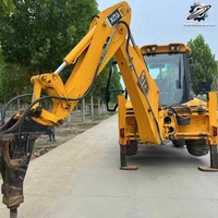 Chargeuse sur pneus JCB 4CX d'occasion, 8,6 tonnes, godet de 1 m, marque britannique d'origine, certifiée CE, avec moteur.