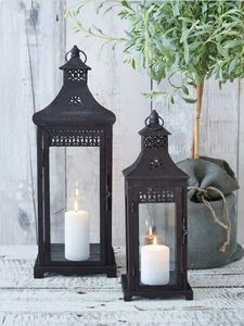 Linterna de vela de hierro artesanal con detalles delicados, perfecta para la decoración rústica de una casa de campo y soluciones de iluminación elegantes - Product Image 4