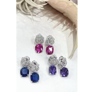 Pendientes de diseñador Regal Ruby Blossom Pendientes Mujer Accesorios de moda Pendientes elegantes para mujer - Product Image 1