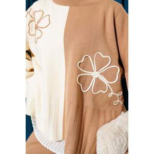 Ensemble de tricots décontractés brodés de fleurs Latte 2 pièces - Product Image 4
