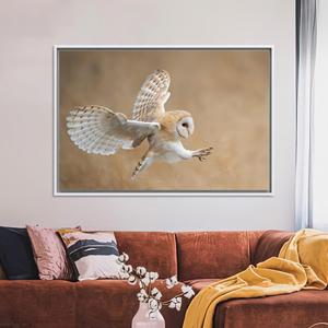 Arte en lienzo de búho granizo: Antes del ataque, impresión decorativa de animales para pared, lienzo con marco blanco - Product Image 1