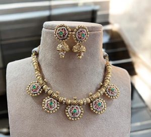 Ensemble de collier classique en plaqué or Rajwadi de créateur avec boucles d'oreilles pour femmes Ensemble de collier traditionnel Bijoux de mariage de créateur - Product Image 2