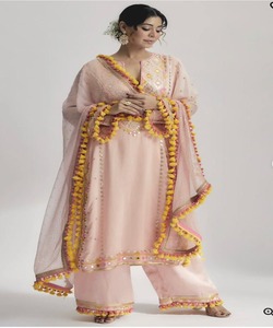 Elegancia transpirable: algodón Salwar Kameez Pakistani-Experimente la elegancia tradicional con tela de algodón transpirable - Product Image 4