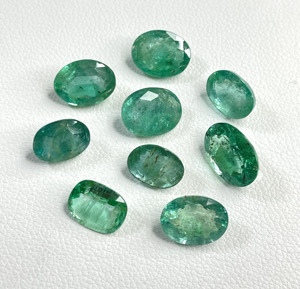 Esmeralda Zambiana 100% Natural de Alta Calidad, 6x8-7x9mm, Forma Ovalada Calibrada, Color Verde Azulado, Gema Suelta para Joyería - Product Image 1