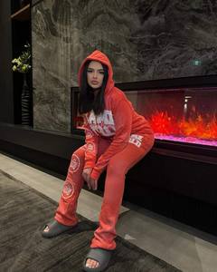 ชุดวอร์มลำลองสำหรับฤดูหนาวแบบยูนิเซ็กซ์ ขายส่ง รับสกรีนโลโก้ ชุดออกกำลังกาย เสื้อฮู้ดดี้และกางเกงขายาว ดีไซน์ทันสมัย ชุดกีฬา - Product Image 1