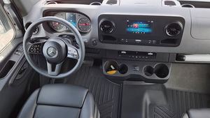 Sprinter 2500 2023 d'occasion en bon état, 144 places, propulsion arrière, 3 portes, volume de chargement 78 pieds cubes - Product Image 4