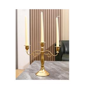 Candélabres modernes en métal pour les intérieurs de bureau avec des lignes élégantes et une finition brillante pour un décor minimaliste - Product Image 1