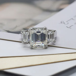 Bague en argent 14 carats, design trois pierres blanches, bijoux fins, pour homme/femme, mariage, diamant moissanite de laboratoire, serti à griffes, certifié IGI - Product Image 5