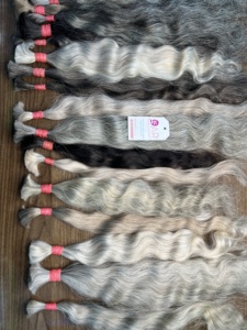 Cheveux ondulés gris argenté Tressage en vrac de cheveux humains en vrac gris naturel - Product Image 3