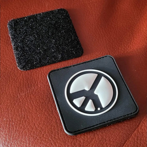 Etiqueta de goma de PVC de marca convexa 3D de diseño de moda, Parche de goma de silicona privado en relieve para coser personalizado para ropa - Product Image 3