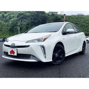 Toyota Prius Hatchback 2019 - Hybride essence/électrique, sièges en cuir, caméra de recul, pneus R18 - Product Image 1