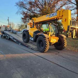 Téléhandler compact JCB 525-60 avec une capacité nominale de 90 tonnes et une hauteur de levage de 60 m - Product Image 1