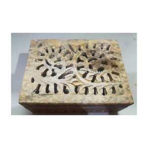 Joyero Rectangular de arte indio de esteatita hecha a mano de tamaño mediano con diseño de trabajo Jali para regalos de boda y decoración del hogar - Product Image 1