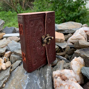 Journal en cuir artisanal de luxe en terre cuite, couverture en cuir de chèvre ou de mouton gravée à la main, papier en coton recyclé pur imprimé en gravure - Product Image 3