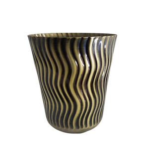 Article unique Jardinière ronde décorative en métal pour jardin Design gravé Laiton placage antique Taille standard Pot de bureau et décoration intérieure - Product Image 5