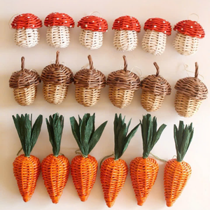 Cloche de Noël décorative en rotin naturel fabriquée par des artisans, idéale pour la décoration de l'arbre ou les cadeaux de vacances - Product Image 3