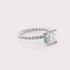 แหวนหมั้นเพชรทรงปรินเซสที่ได้รับการรับรองจาก IGI เพชรสร้างในห้องปฏิบัติการ ตัวเรือนเงินแท้ 925 ดีไซน์เกลียว - Product Image 2