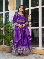 Costumes de créateur Anarkali avec Dupatta pour dames Nouveau travail de broderie lourde de style pakistanais pour la fête Fancy Kurtis