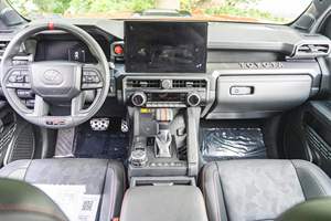 2024 Double AWD Low Mileage Luxury Car Semi-Automatic Gearbox Left Steering Dark Gasoline R17 Tires 360 <b>Camera</b> - Product Image 4
