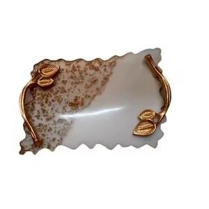 Beau plateau en bois avec conception d'océan de résine bleue et poignées décoratives d'or pour les maisons modernes - Product Image 5