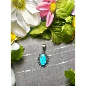 Pendentif Jameson Garcia en turquoise Kingman et argent sterling avec technologie d'incrustation à sertissage clos - Product Image 1