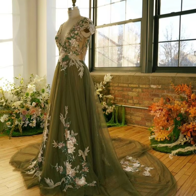Green One-Piece Sleeveless Elegant Anti-Static Breathable Full-Length Evening Gown Plus Size Formal Wear Hand Embroidered Front