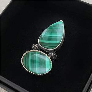 Prix de gros Bague de créateur en argent sterling 925 avec pierre précieuse naturelle Malachite ovale en forme de poire pour un usage quotidien pour femmes - Product Image 5