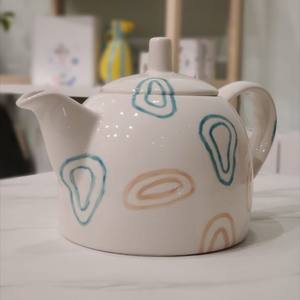 Encantadora Tetera con Detalle de Corazón, Boquilla de Vertido Precisa y Suave, Asa de Agarre Cómodo, Cuerpo que Retiene el Calor, Perfecta para la Hora del Té - Product Image 5