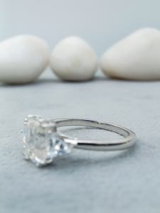 Joyería fina de oro amarillo sólido de 10K, anillo de compromiso de diamante de corte esmeralda cultivado en laboratorio blanco de 2,5 CT, conjunto de boda con certificado GIA - Product Image 2