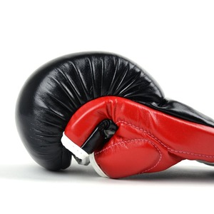 ถุงมือชกมวยหนังแท้ Fairtex คุณภาพสูงแบบสั่งทำพิเศษ พร้อมสายรัดแบบ Hook & Loop กันลื่น ปิดนิ้วเต็มรูปแบบ ใช้สำหรับมวยไทยและการต่อสู้แบบสตรีทไฟท์ - Product Image 5
