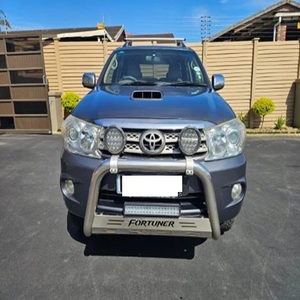 Toyota Fortuner 3.0D-4D d'occasion, conduite à gauche/droite, 2010 - Product Image 1