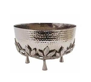 Saladier en métal noir de qualité supérieure avec accent floral doré pour la décoration de table et le service à noix à prix économique - Product Image 2