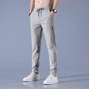 Pantalon de sport léger en toile respirant à séchage rapide pour hommes, taille moyenne, jambe droite, style décontracté, finition en soie glacée confortable - Product Image 3