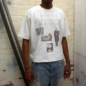 Camiseta de punto para hombre personalizada con estampado DTG, lavado claro, hombros caídos, cuello redondo, efecto desgastado, corte regular y estilo urbano. - Product Image 2