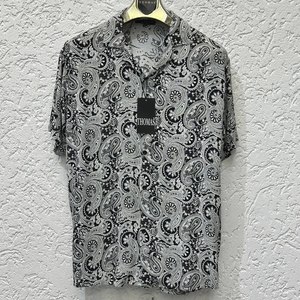 Chemise à manches courtes pour homme, motif floral moderne, coupe décontractée, tissu satiné léger, respirant, élégant, tenue décontractée d'été, vacances - Product Image 6