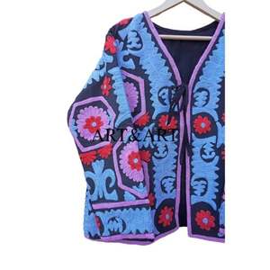 Veste courte matelassée pour femme en broderie Suzani faite à la main de qualité supérieure, automne/hiver, tricotée 100% coton, décontractée pour les sorties - Product Image 3