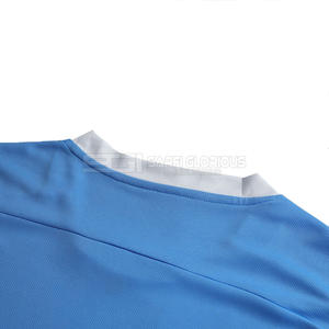 Conjunto de uniforme de fútbol por sublimación personalizado 100% poliéster ropa de fútbol transpirable de secado rápido con colores y logotipo personalizados - Product Image 4