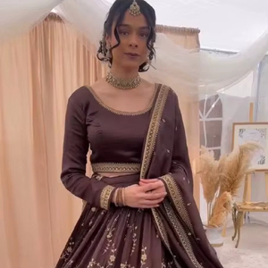 Lahenga Choli Dupatta de Seda Chinon Vintage, Holgado, Natural, Largo hasta el Suelo, Bordado de Verano - Product Image 1