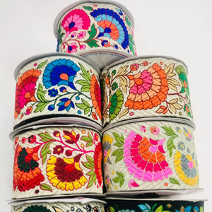 Tissu de dentelle brodé jacquard personnalisé de haute qualité pour la couture et la décoration intérieure Design floral élégant Robes de mariée douces - Product Image 1