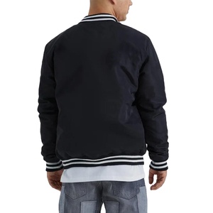เสื้อแจ็คเก็ตวาร์ซิตี้ผู้ชายคุณภาพสูง พร้อมโลโก้ที่ปรับแต่งได้ ดีไซน์ผ้าคอตตอนผสมพรีเมียม เหมาะสำหรับชุดลำลอง เสื้อแจ็คเก็ตวาร์ซิตี้สำหรับผู้ชาย - Product Image 2